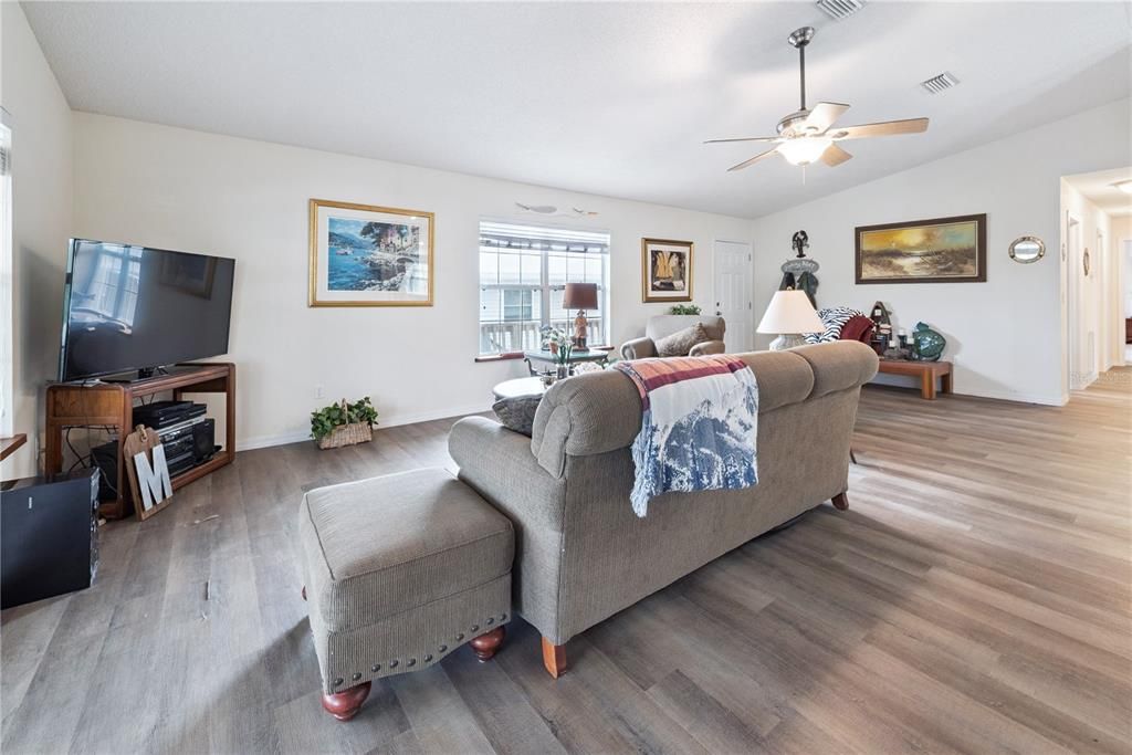 For Sale: $345,000 (3 beds, 2 baths, 1680 Square Feet)