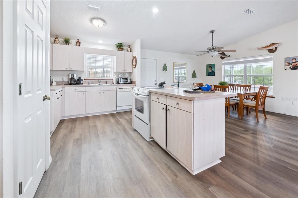 For Sale: $345,000 (3 beds, 2 baths, 1680 Square Feet)