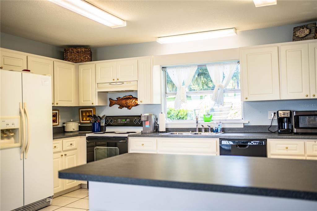 For Rent: $2,400 (3 beds, 2 baths, 1378 Square Feet)