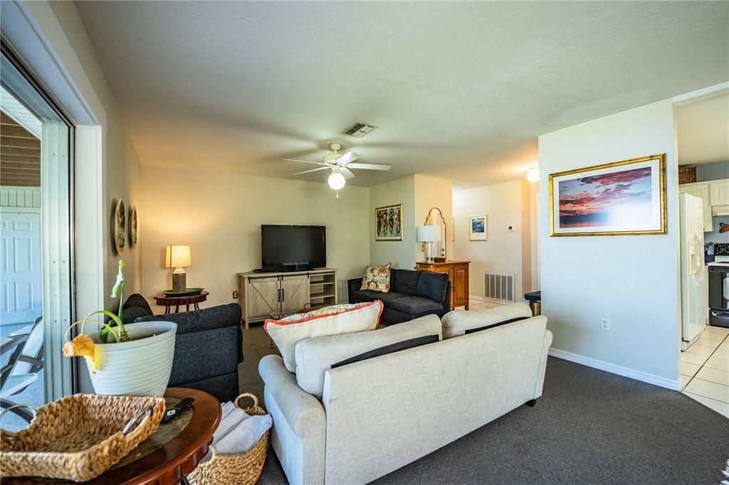 For Rent: $2,400 (3 beds, 2 baths, 1378 Square Feet)