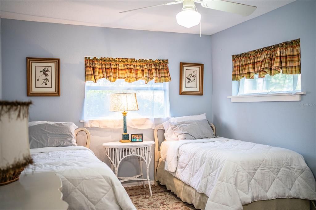 For Rent: $2,400 (3 beds, 2 baths, 1378 Square Feet)