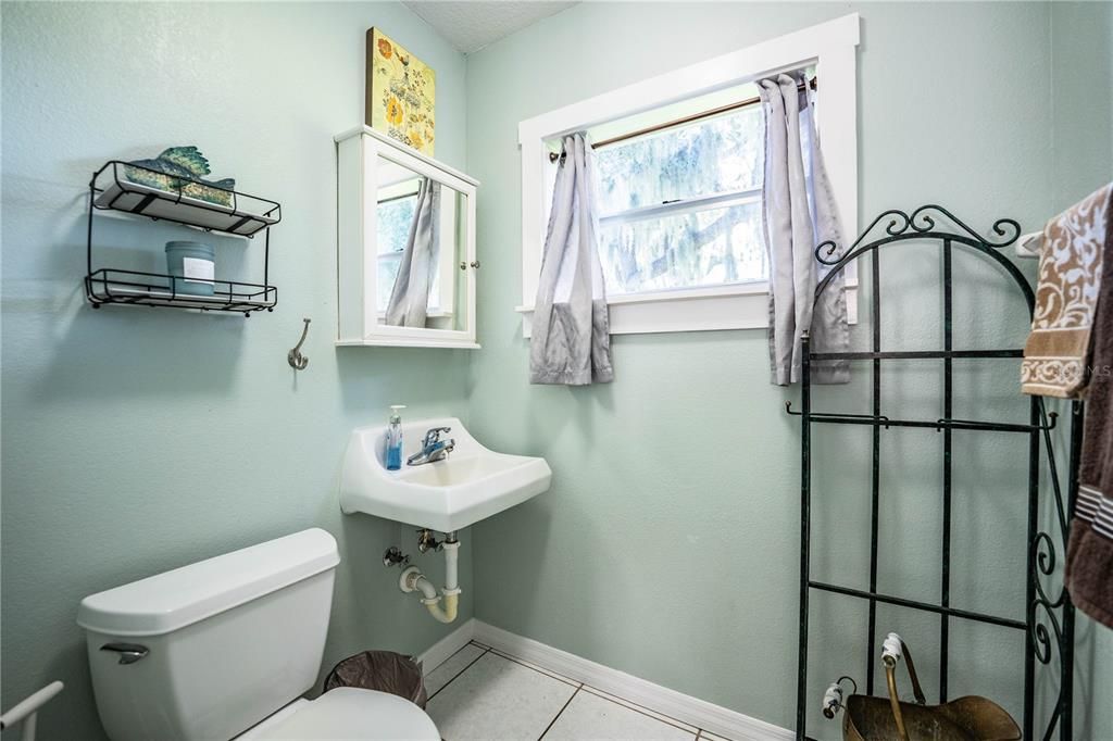 For Rent: $2,400 (3 beds, 2 baths, 1378 Square Feet)