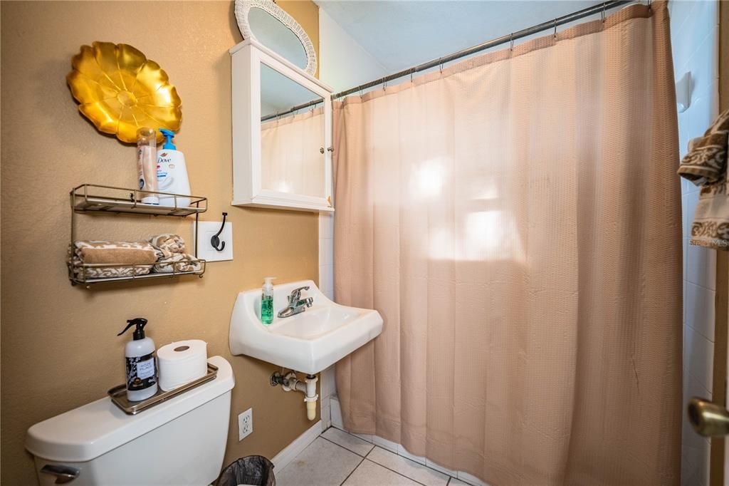 For Rent: $2,400 (3 beds, 2 baths, 1378 Square Feet)