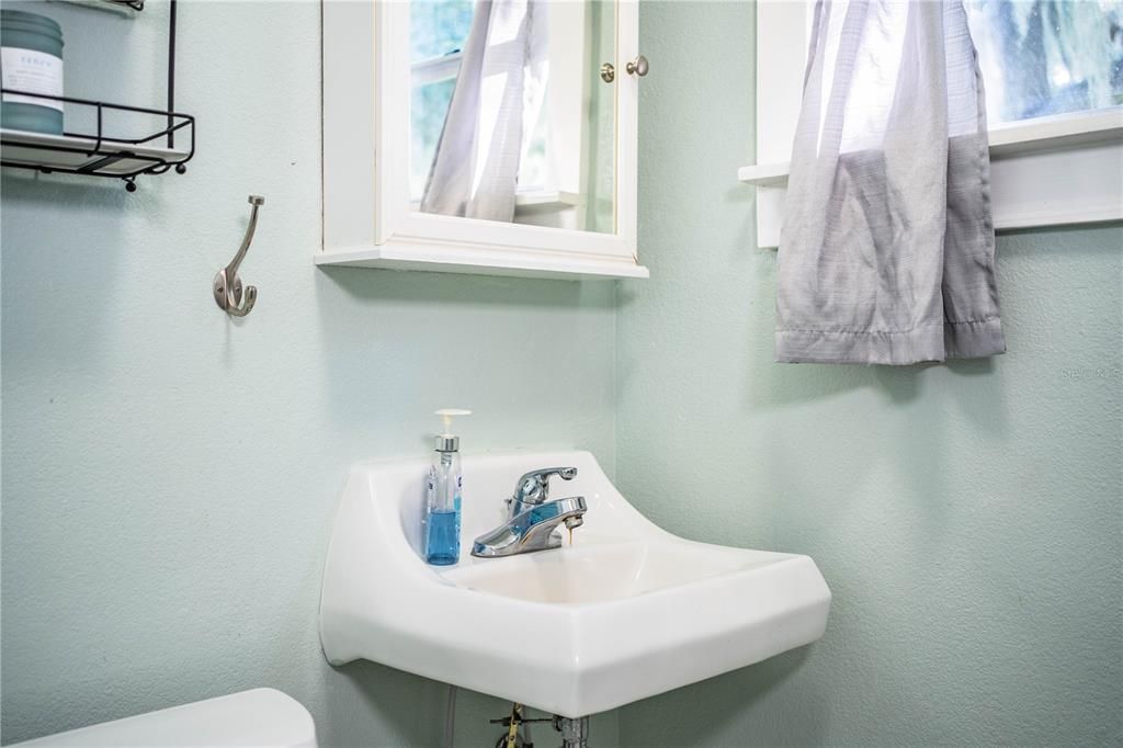 For Rent: $2,400 (3 beds, 2 baths, 1378 Square Feet)