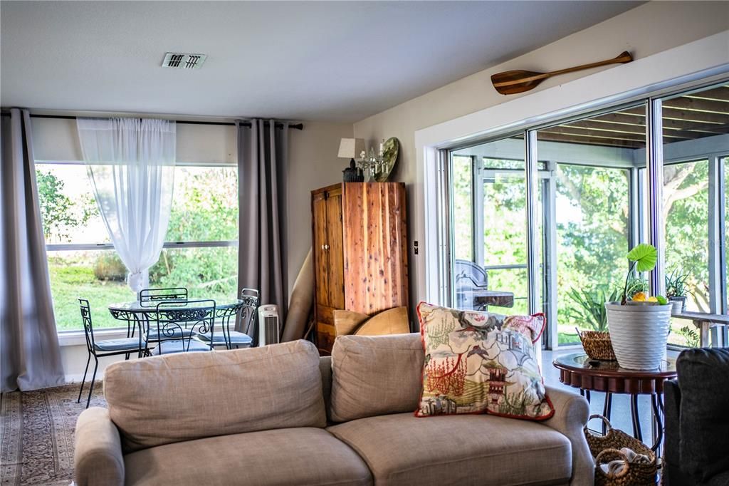 For Rent: $2,400 (3 beds, 2 baths, 1378 Square Feet)