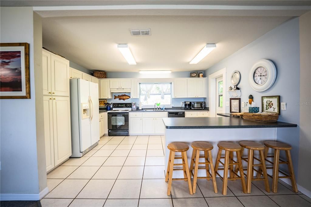 For Rent: $2,400 (3 beds, 2 baths, 1378 Square Feet)