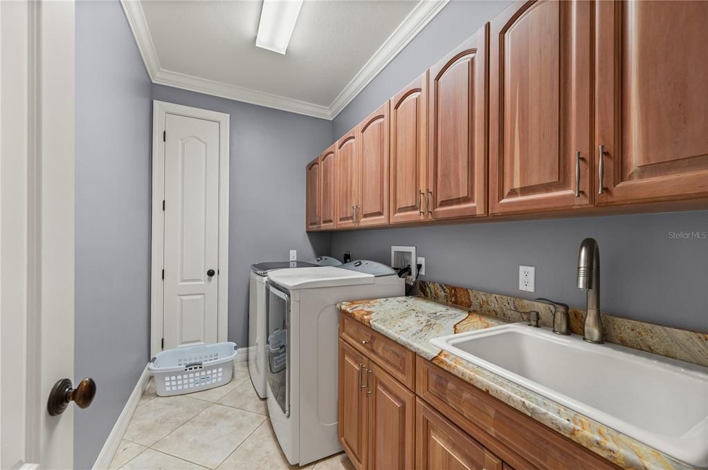 For Sale: $1,175,000 (4 beds, 4 baths, 3635 Square Feet)