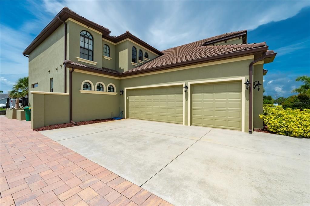 For Sale: $1,175,000 (4 beds, 4 baths, 3635 Square Feet)