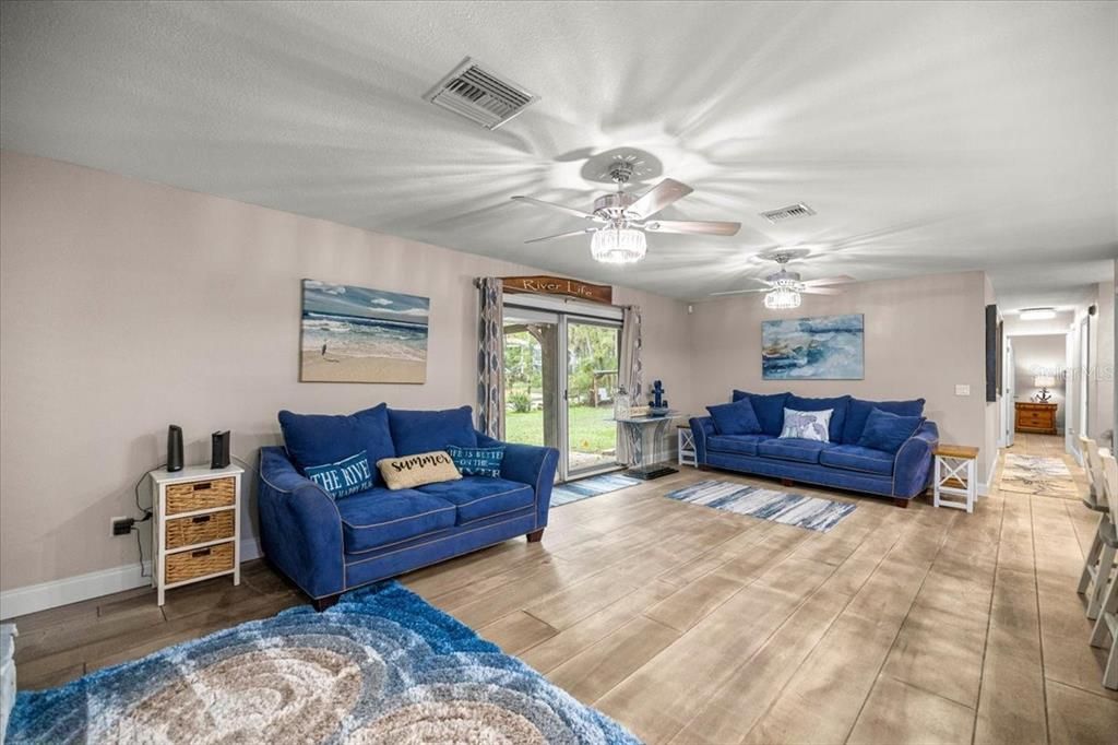 For Sale: $450,000 (3 beds, 2 baths, 1436 Square Feet)