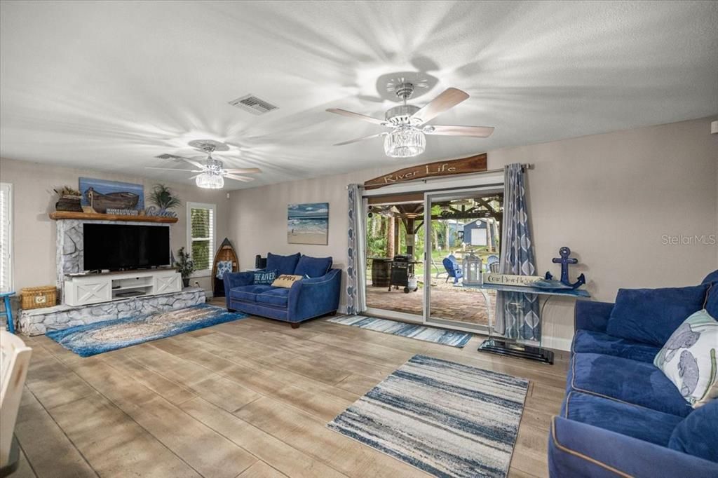 For Sale: $450,000 (3 beds, 2 baths, 1436 Square Feet)