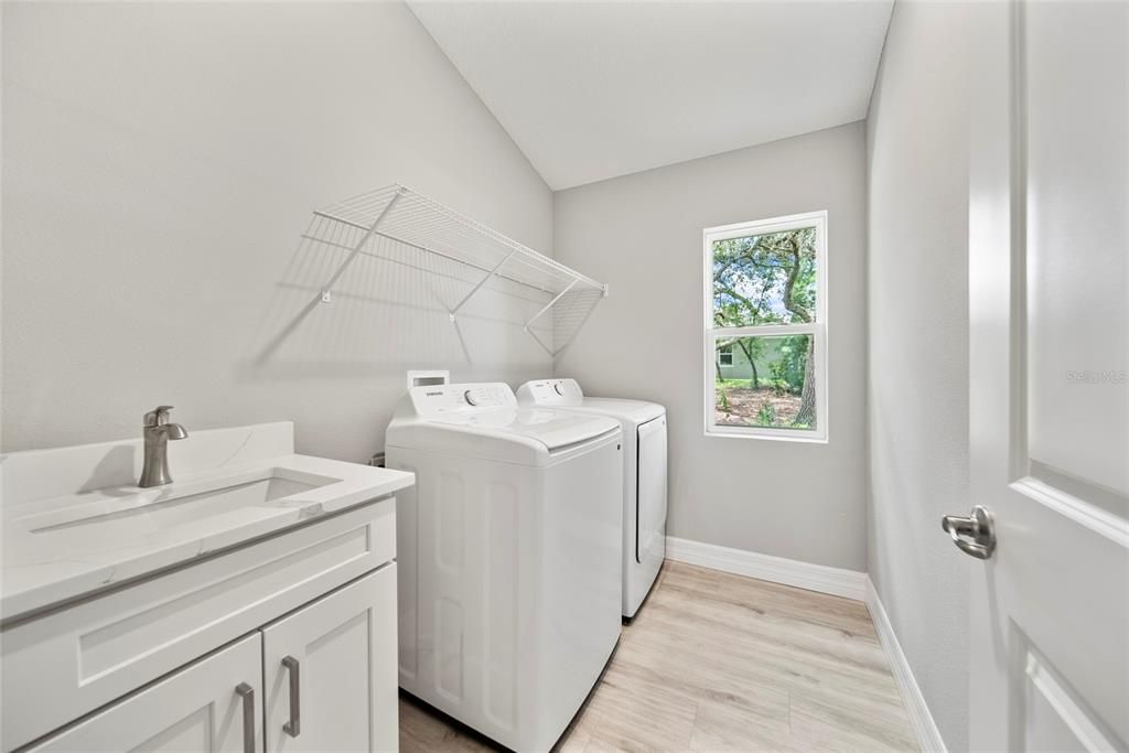 Active With Contract: $356,900 (3 beds, 2 baths, 2008 Square Feet)