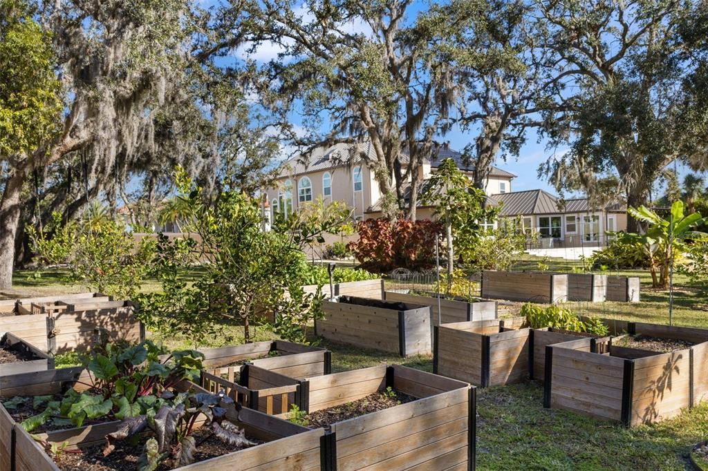 For Sale: $2,599,950 (8 beds, 6 baths, 7900 Square Feet)