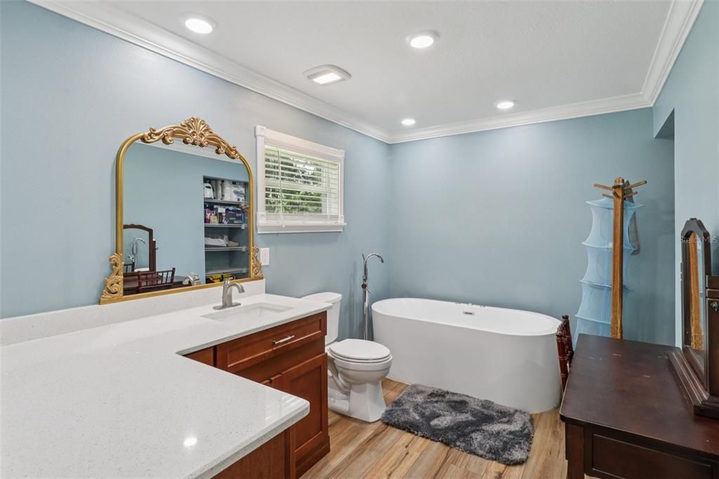 For Sale: $740,000 (4 beds, 2 baths, 2018 Square Feet)