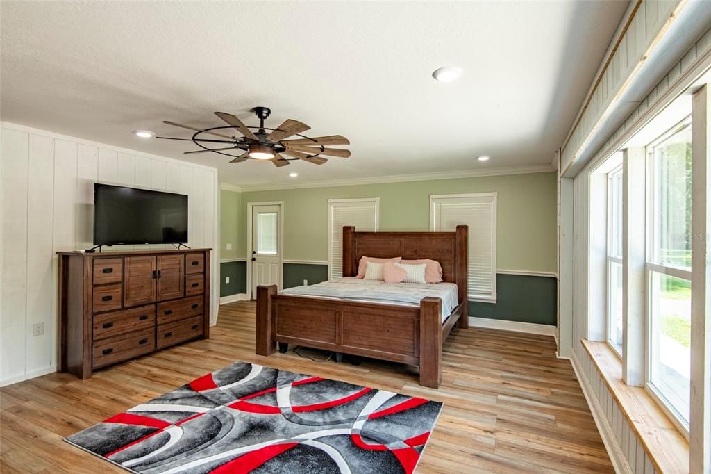 For Sale: $740,000 (4 beds, 2 baths, 2018 Square Feet)