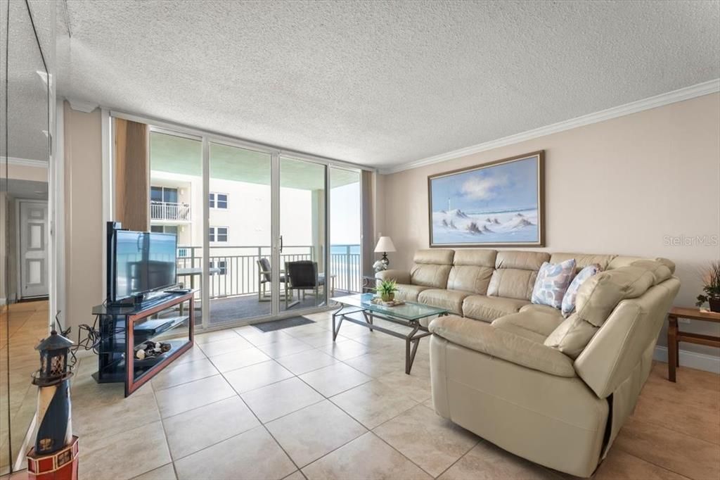 待售: $380,000 (2 贝兹, 2 浴室, 1200 平方英尺)