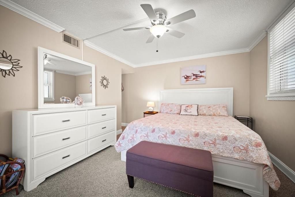 待售: $380,000 (2 贝兹, 2 浴室, 1200 平方英尺)