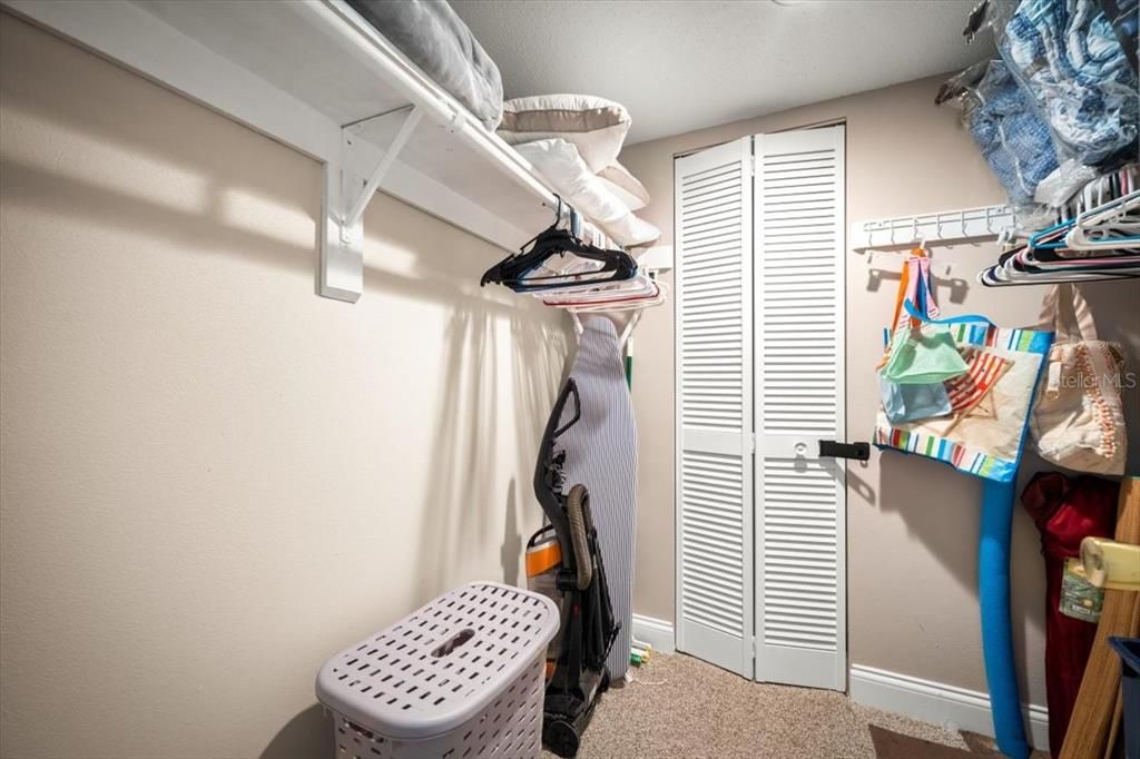 待售: $380,000 (2 贝兹, 2 浴室, 1200 平方英尺)