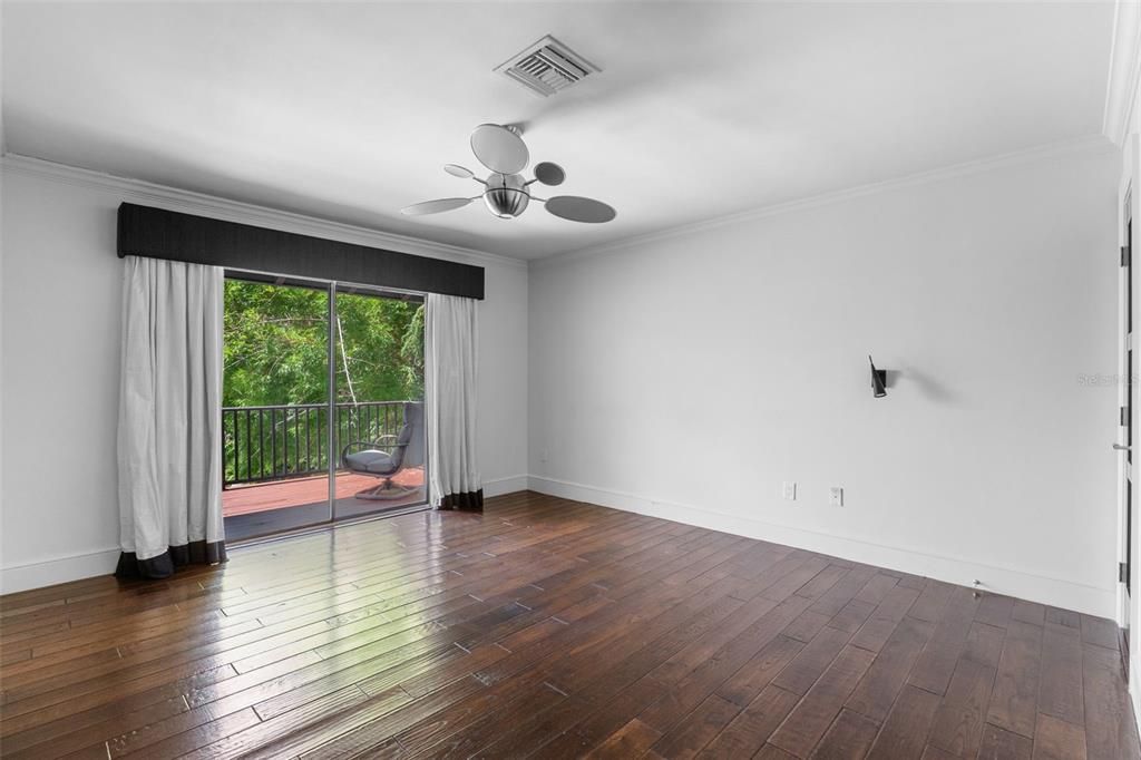 Под контрактом: $3,795,000 (5 спален, 4 ванн, 7263 Квадратных фут)