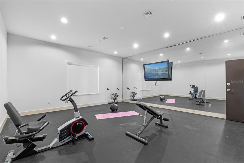 Под контрактом: $3,795,000 (5 спален, 4 ванн, 7263 Квадратных фут)