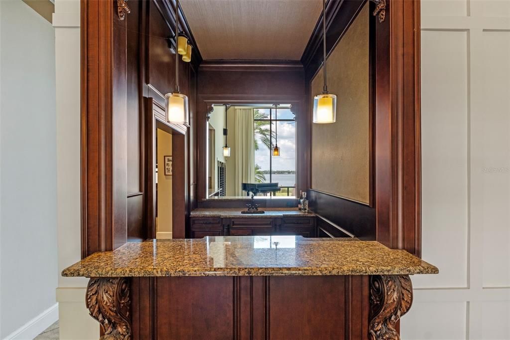 Под контрактом: $3,795,000 (5 спален, 4 ванн, 7263 Квадратных фут)