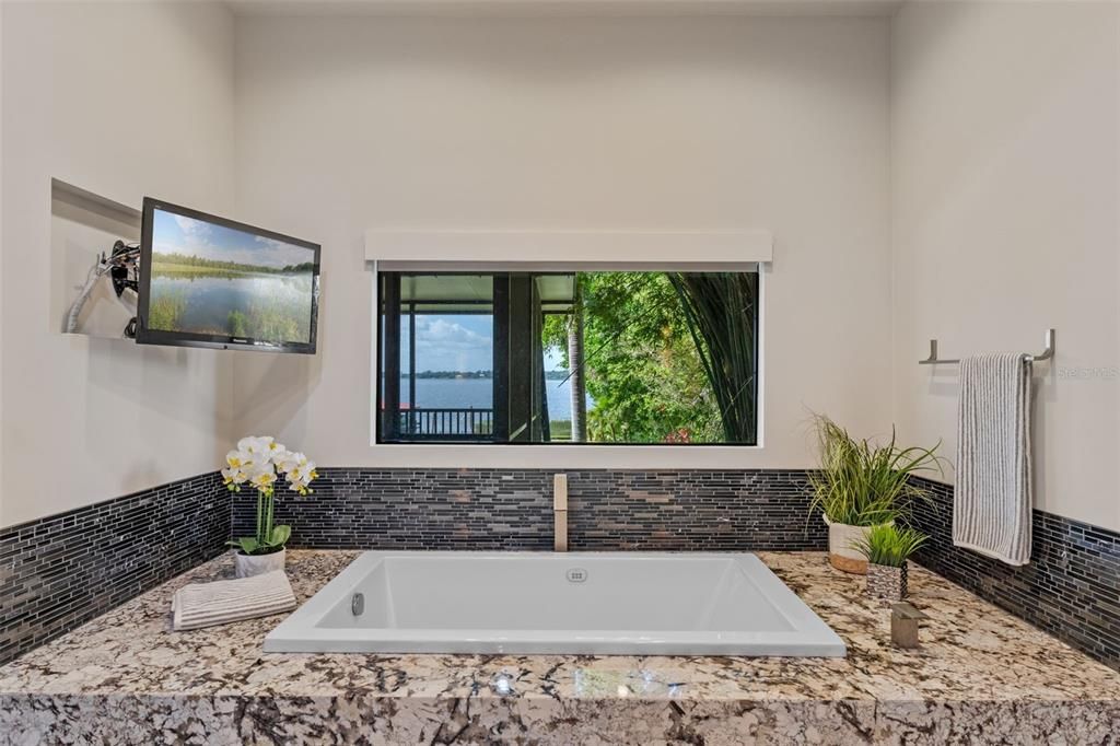 Под контрактом: $3,795,000 (5 спален, 4 ванн, 7263 Квадратных фут)