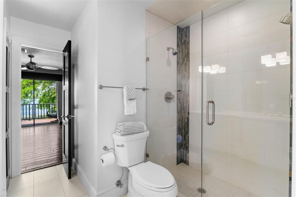 Под контрактом: $3,795,000 (5 спален, 4 ванн, 7263 Квадратных фут)