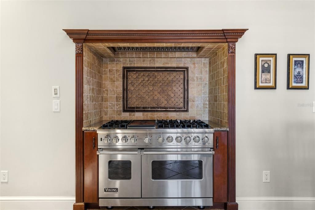 Под контрактом: $3,795,000 (5 спален, 4 ванн, 7263 Квадратных фут)