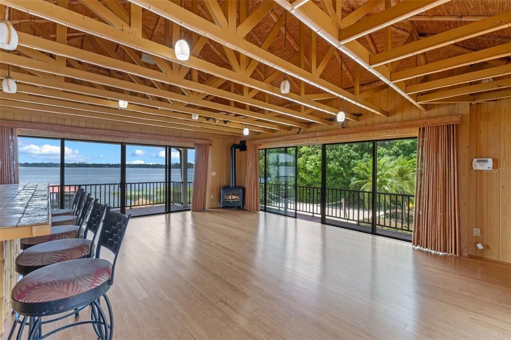 Под контрактом: $3,795,000 (5 спален, 4 ванн, 7263 Квадратных фут)