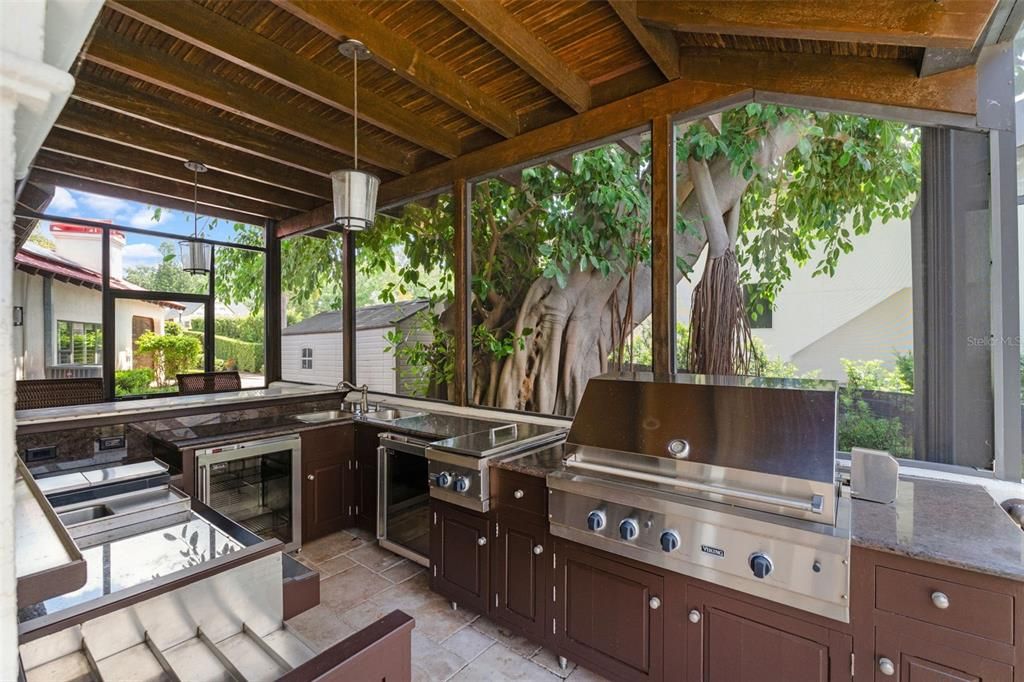 Под контрактом: $3,795,000 (5 спален, 4 ванн, 7263 Квадратных фут)