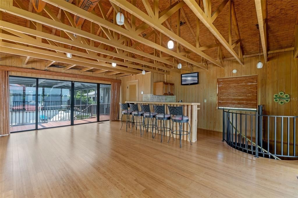 Под контрактом: $3,795,000 (5 спален, 4 ванн, 7263 Квадратных фут)