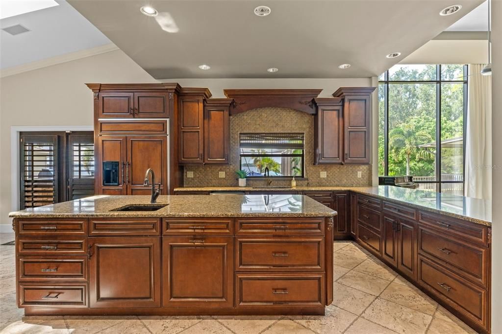 Под контрактом: $3,795,000 (5 спален, 4 ванн, 7263 Квадратных фут)