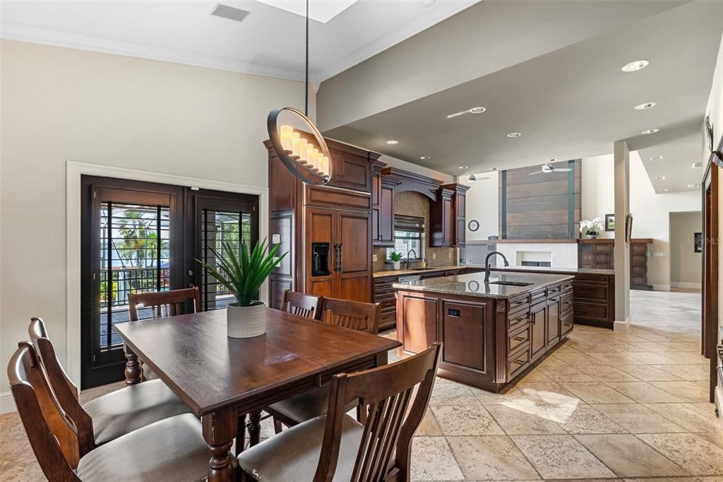 Под контрактом: $3,795,000 (5 спален, 4 ванн, 7263 Квадратных фут)