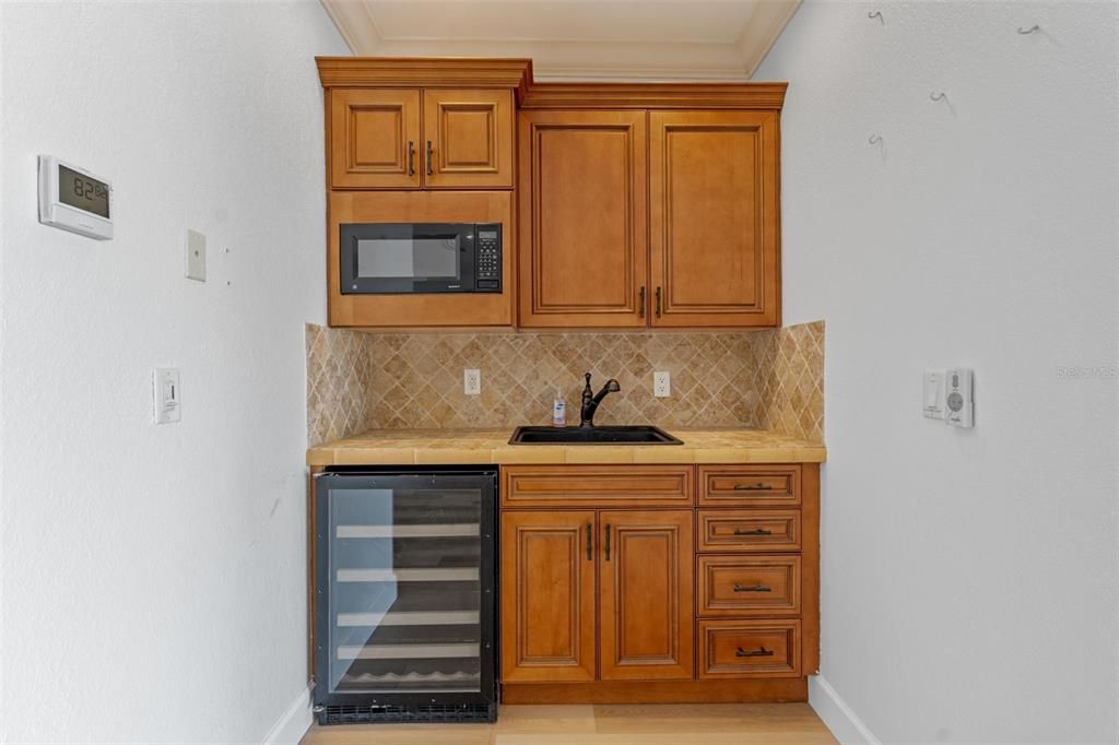 Под контрактом: $3,795,000 (5 спален, 4 ванн, 7263 Квадратных фут)