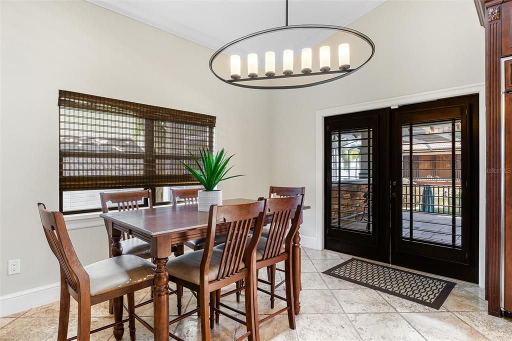 Под контрактом: $3,795,000 (5 спален, 4 ванн, 7263 Квадратных фут)