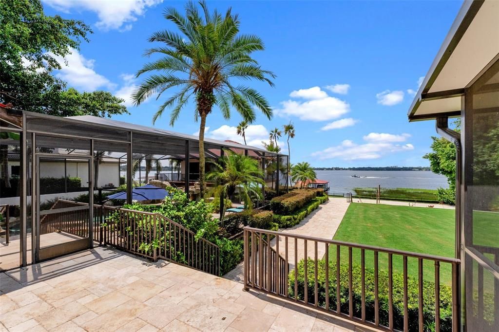 Под контрактом: $3,795,000 (5 спален, 4 ванн, 7263 Квадратных фут)