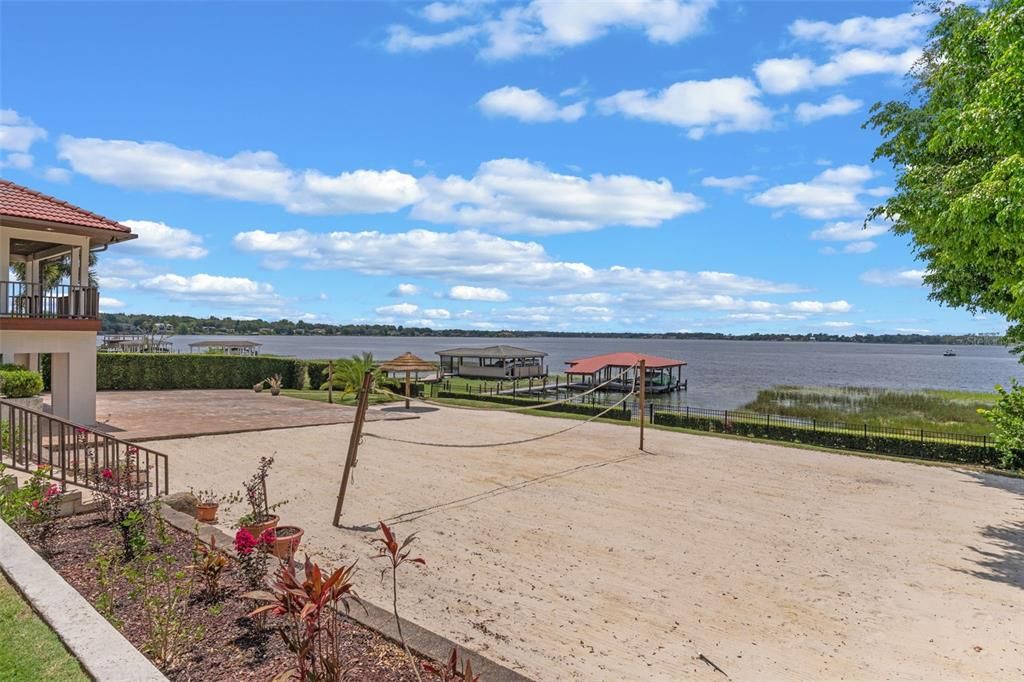 Под контрактом: $3,795,000 (5 спален, 4 ванн, 7263 Квадратных фут)