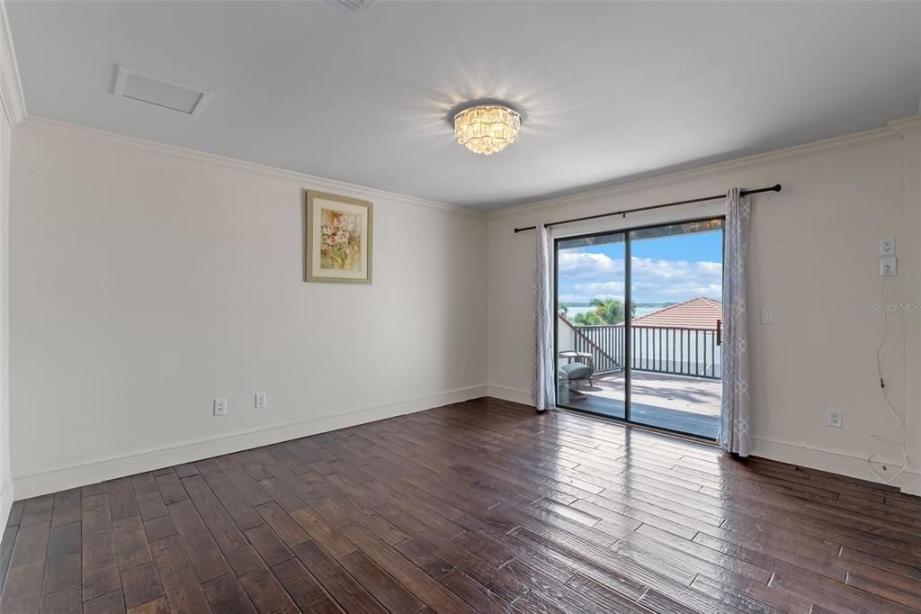 Под контрактом: $3,795,000 (5 спален, 4 ванн, 7263 Квадратных фут)