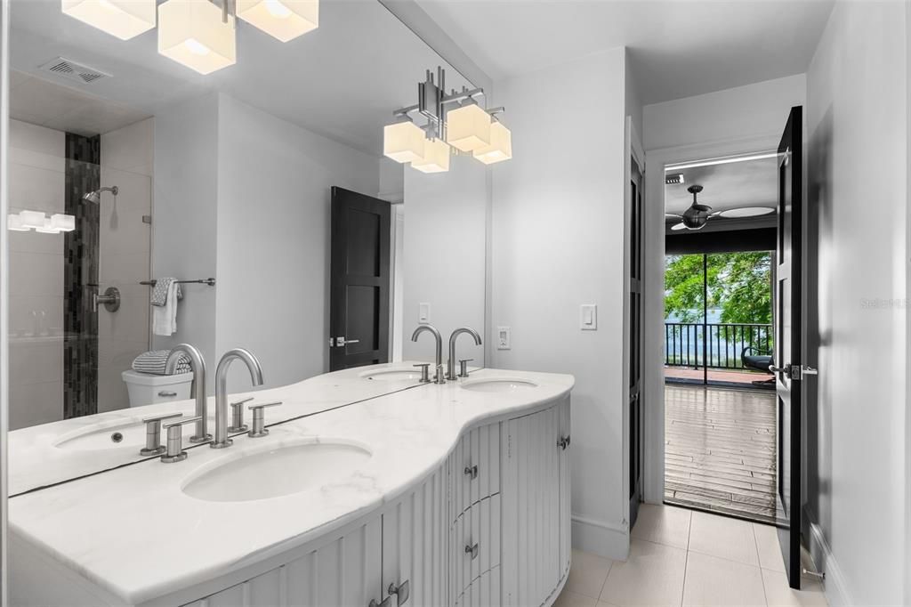 Под контрактом: $3,795,000 (5 спален, 4 ванн, 7263 Квадратных фут)