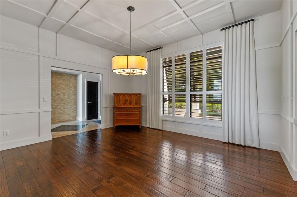 Под контрактом: $3,795,000 (5 спален, 4 ванн, 7263 Квадратных фут)