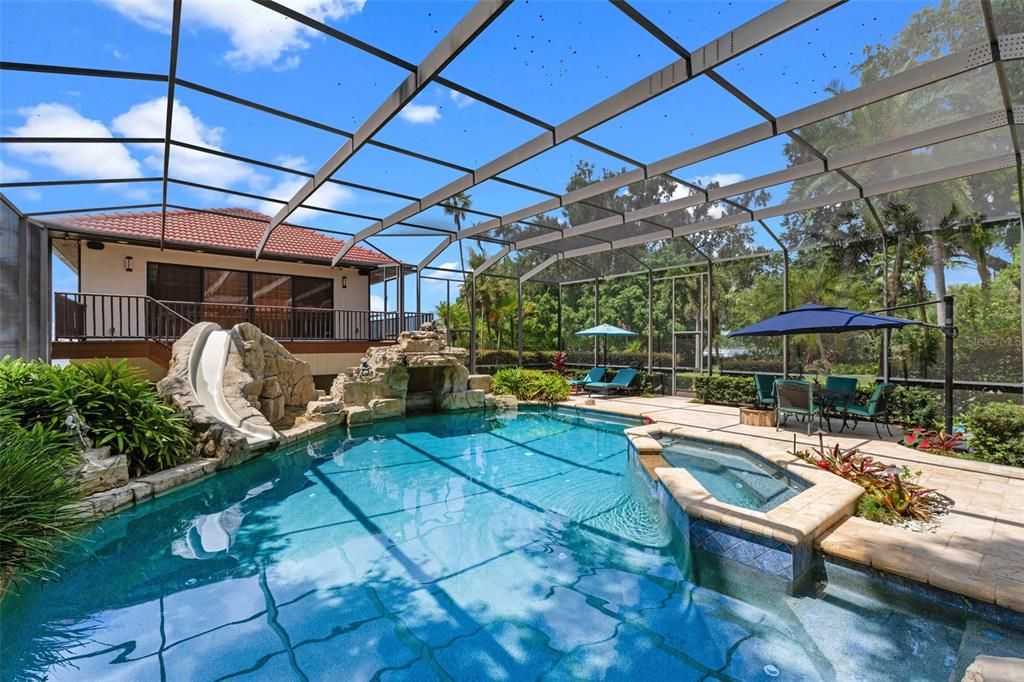 Под контрактом: $3,795,000 (5 спален, 4 ванн, 7263 Квадратных фут)