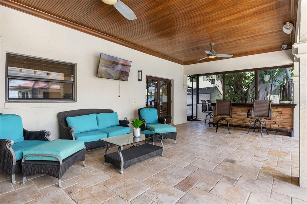 Под контрактом: $3,795,000 (5 спален, 4 ванн, 7263 Квадратных фут)