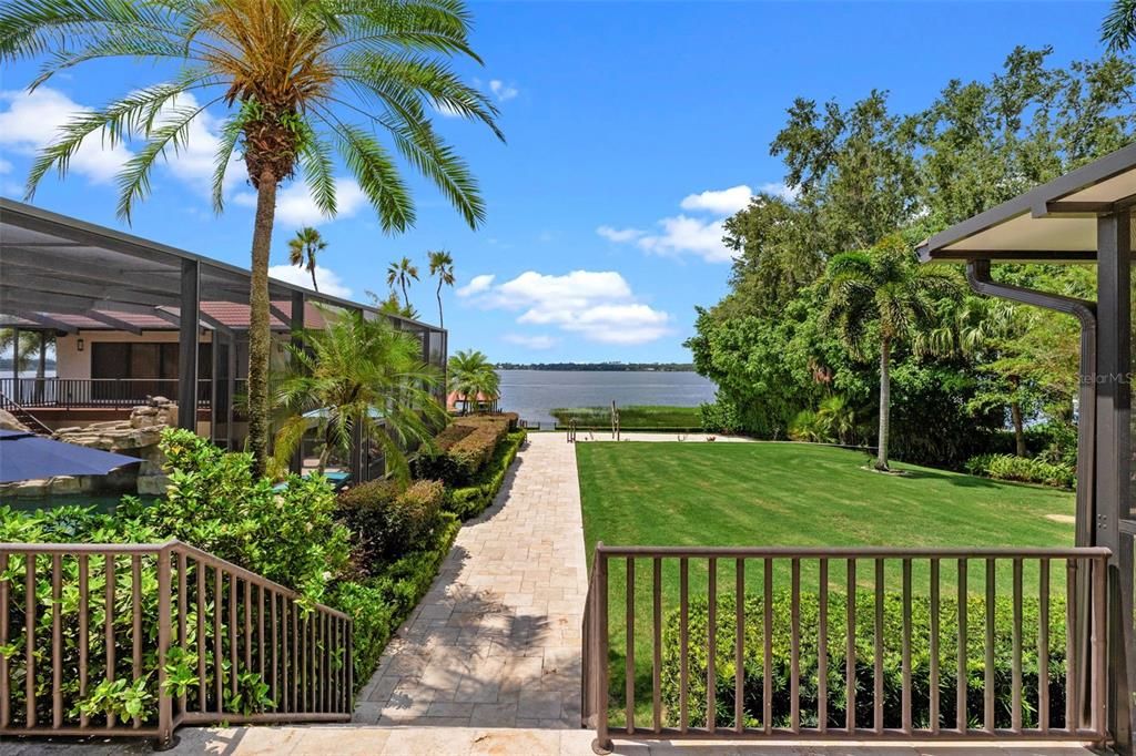 Под контрактом: $3,795,000 (5 спален, 4 ванн, 7263 Квадратных фут)