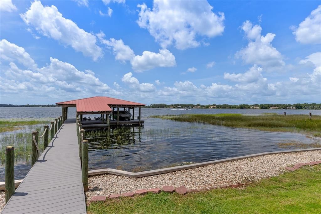 Под контрактом: $3,795,000 (5 спален, 4 ванн, 7263 Квадратных фут)