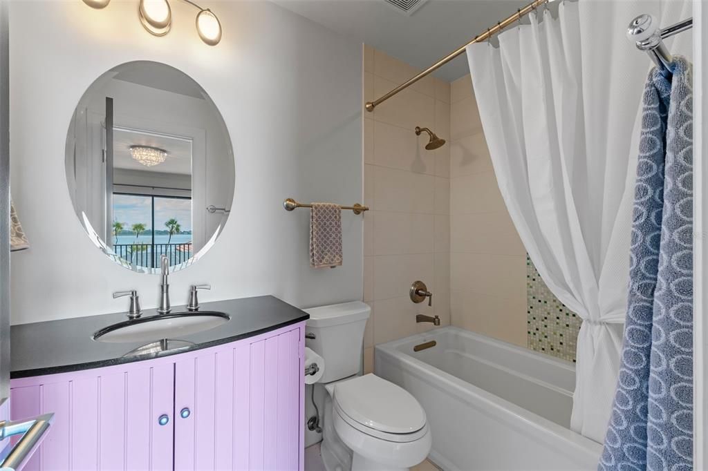 Под контрактом: $3,795,000 (5 спален, 4 ванн, 7263 Квадратных фут)