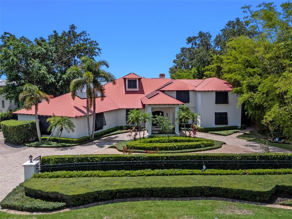 Под контрактом: $3,795,000 (5 спален, 4 ванн, 7263 Квадратных фут)