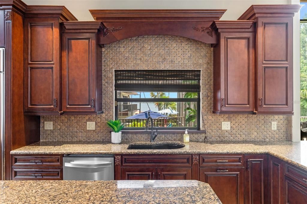 Под контрактом: $3,795,000 (5 спален, 4 ванн, 7263 Квадратных фут)