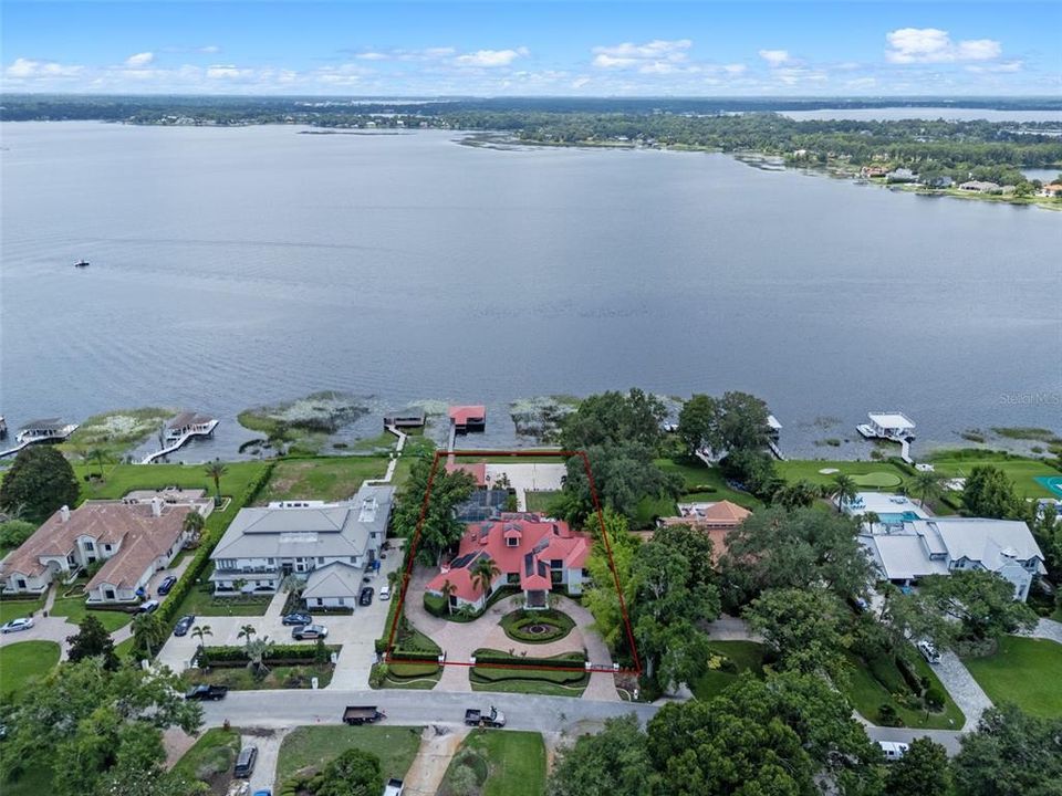 Под контрактом: $3,795,000 (5 спален, 4 ванн, 7263 Квадратных фут)