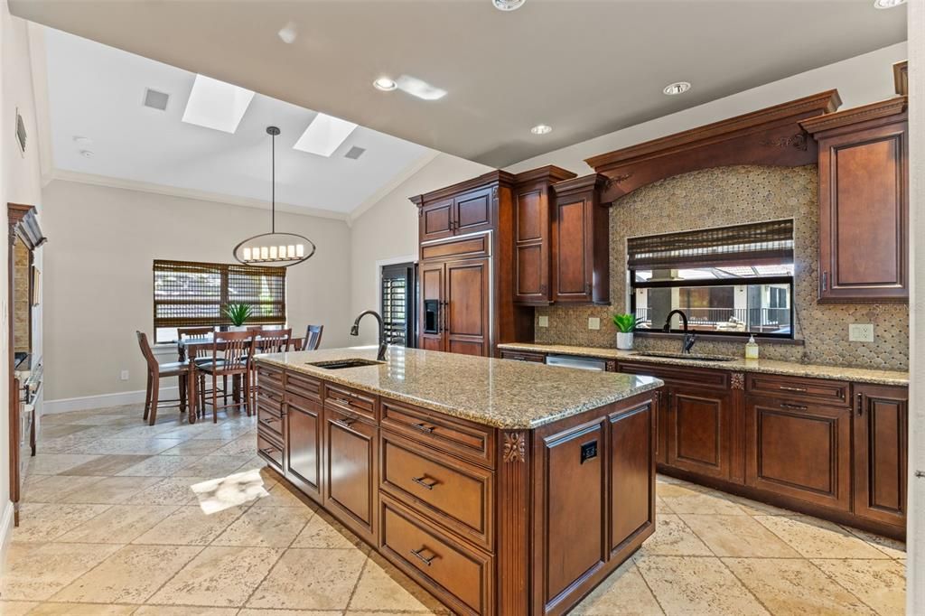 Под контрактом: $3,795,000 (5 спален, 4 ванн, 7263 Квадратных фут)