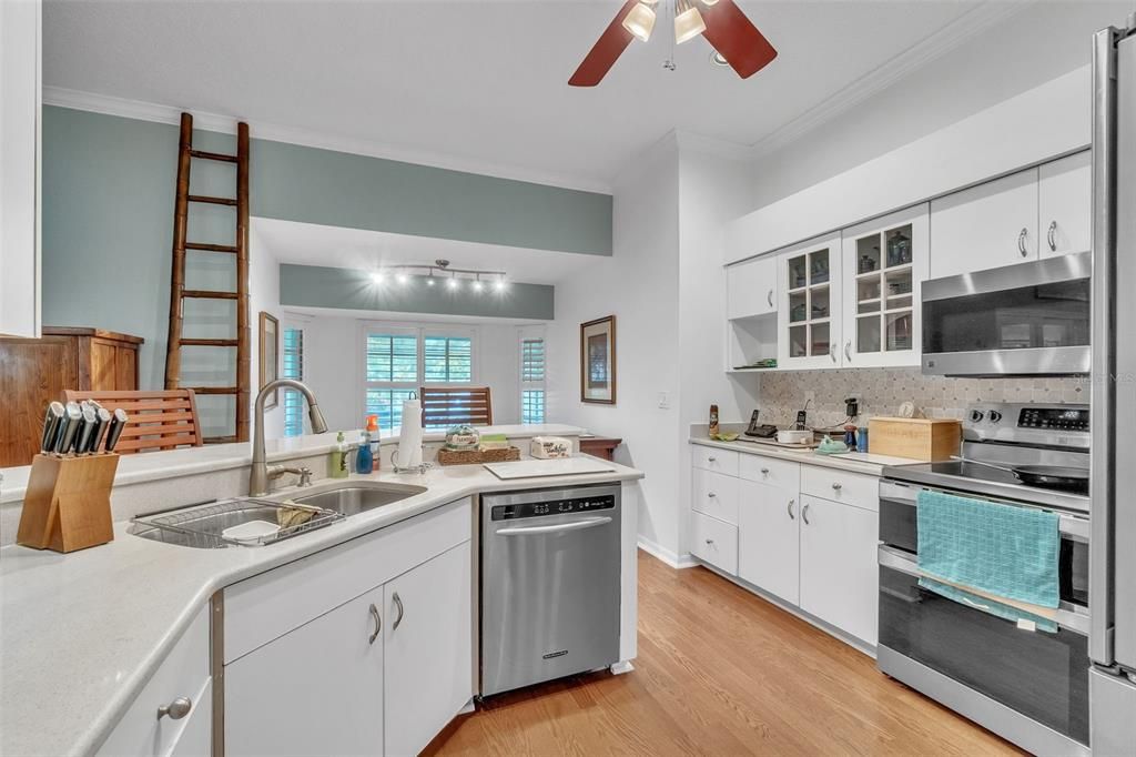 Active With Contract: $535,000 (4 beds, 2 baths, 2336 Square Feet)