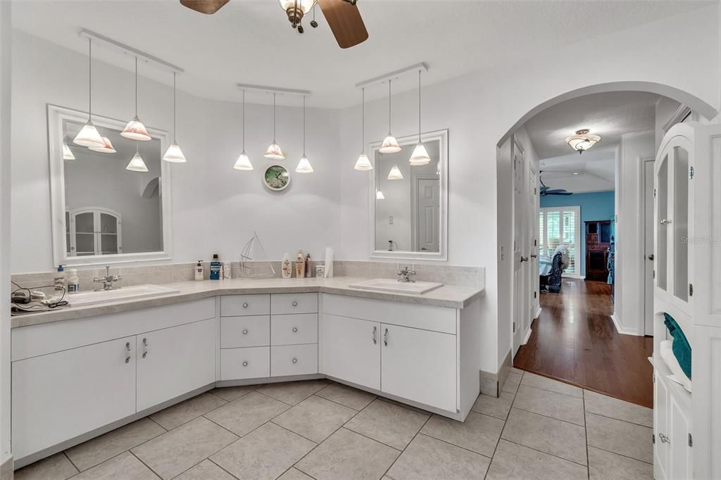 Active With Contract: $535,000 (4 beds, 2 baths, 2336 Square Feet)